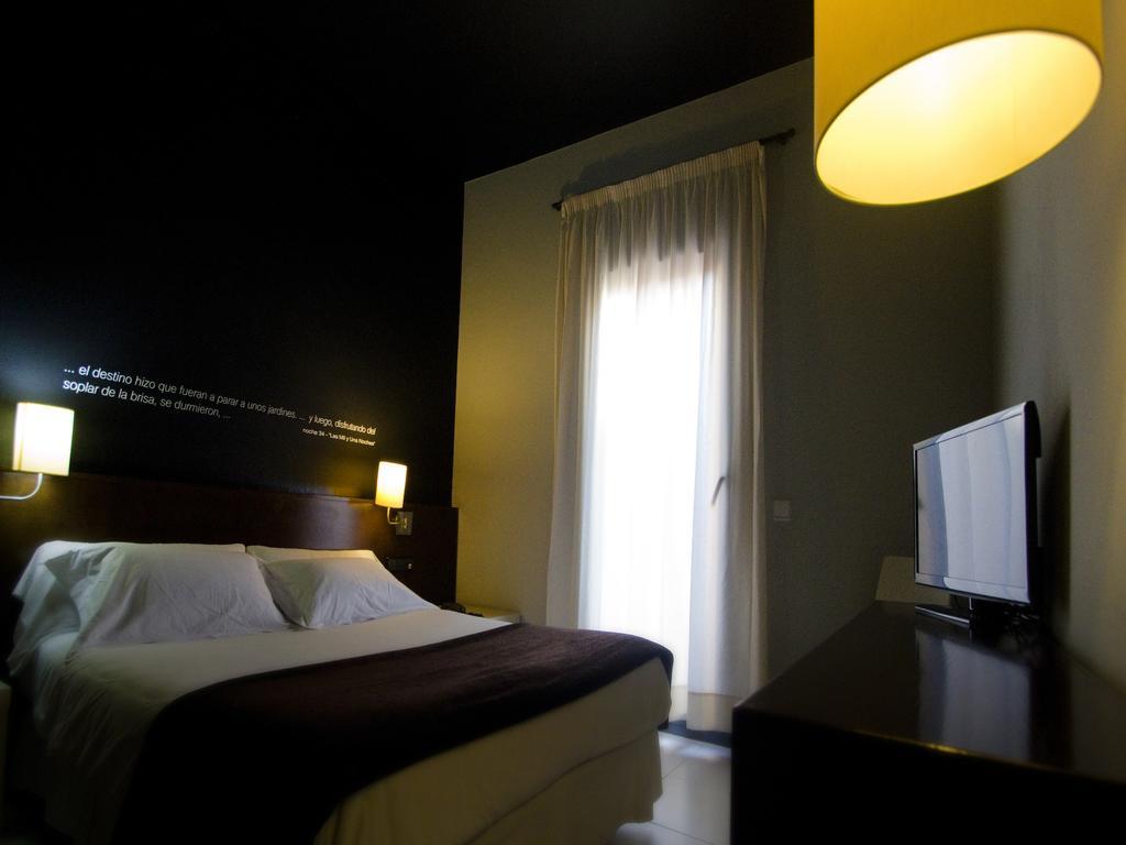 Hostal Badaloni Badalona Phòng bức ảnh