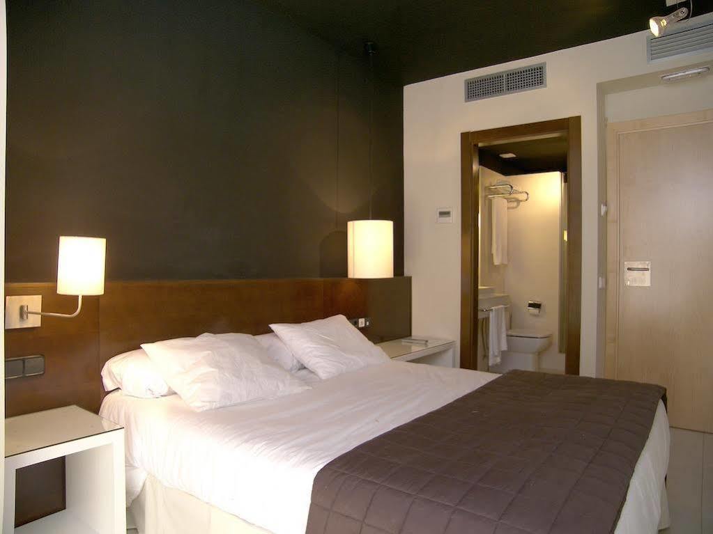 Hostal Badaloni Badalona Ngoại thất bức ảnh